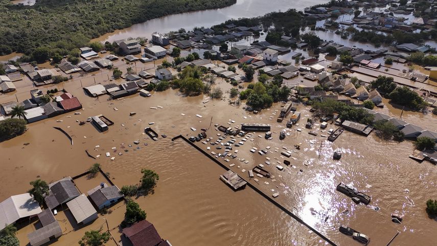 Cruz Roja pide $8.8 millones para asistir a afectados por inundaciones en Brasil. Cruz Roja pide $8.8 millones para asistir a afectados por inundaciones en Brasil.