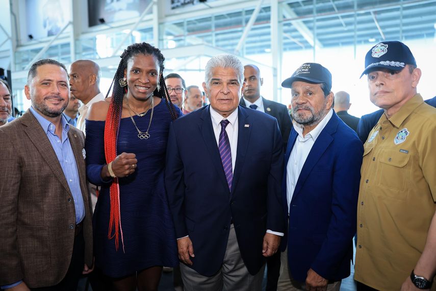 El presidente de la República, José Raúl Mulino, inauguró oficialmente el Centro de Entrenamiento y Alto Rendimiento Tierra de Campeones "Atheyna Bylon", ubicado en la Cinta Costera, Ciudad de Panamá. El presidente de la República, José Raúl Mulino, inauguró oficialmente el Centro de Entrenamiento y Alto Rendimiento Tierra de Campeones "Atheyna Bylon", ubicado en la Cinta Costera, Ciudad de Panamá.