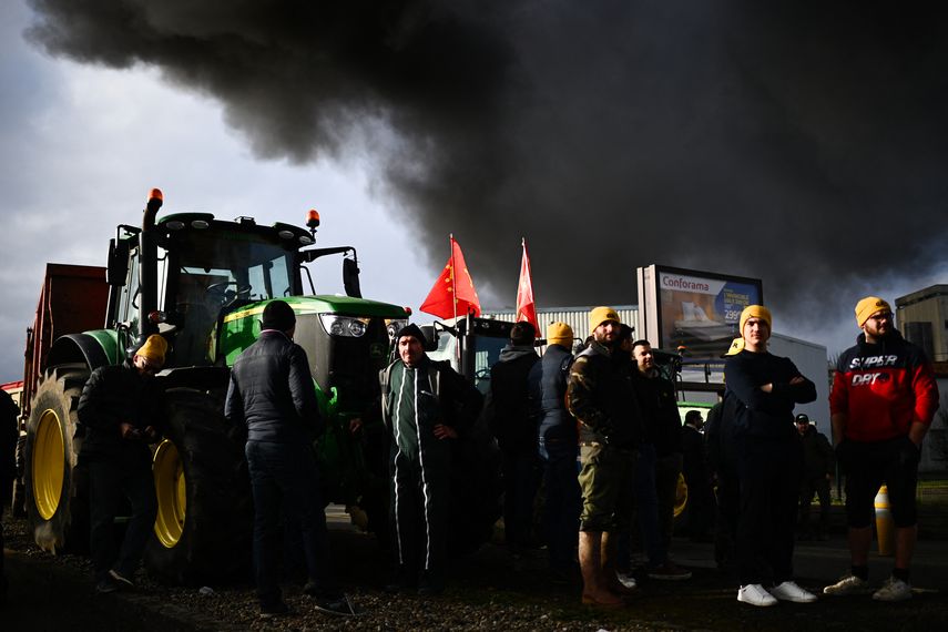 Francia: Protestas agrarias se recrudecieron este miércoles. Francia: Protestas agrarias se recrudecieron este miércoles.