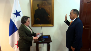 Luis Alfonso Guerra toma posesión como magistrado principal del Tribunal Electoral