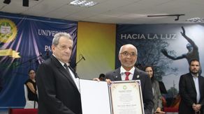 El Organismo Electoral Universitario (OEU) entregó oficialmente la credencial que acredita al Dr. José Emilio Moreno Ramos como rector electo de la Universidad de Panamá para el período 2026-2031, tras obtener la mayor ponderación de votos (55.67 %) en las elecciones realizadas el pasado 1 de julio.