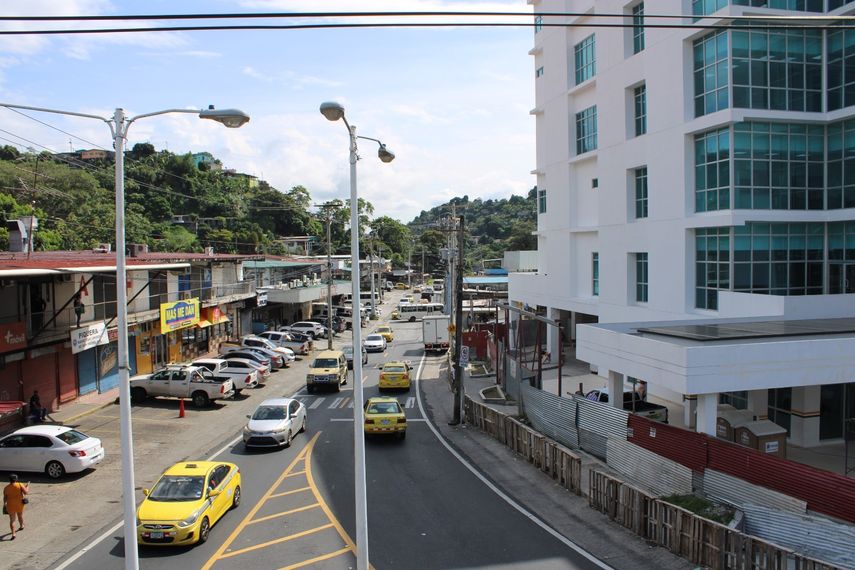 Con un 86% de avance, la construcción del Policentro de San Isidro avanza con paso firme, consolidándose como uno de los proyectos más importantes del Ministerio de Salud (Minsa) para fortalecer la red sanitaria en el distrito de San Miguelito. Con un 86% de avance, la construcción del Policentro de San Isidro avanza con paso firme, consolidándose como uno de los proyectos más importantes del Ministerio de Salud (Minsa) para fortalecer la red sanitaria en el distrito de San Miguelito.