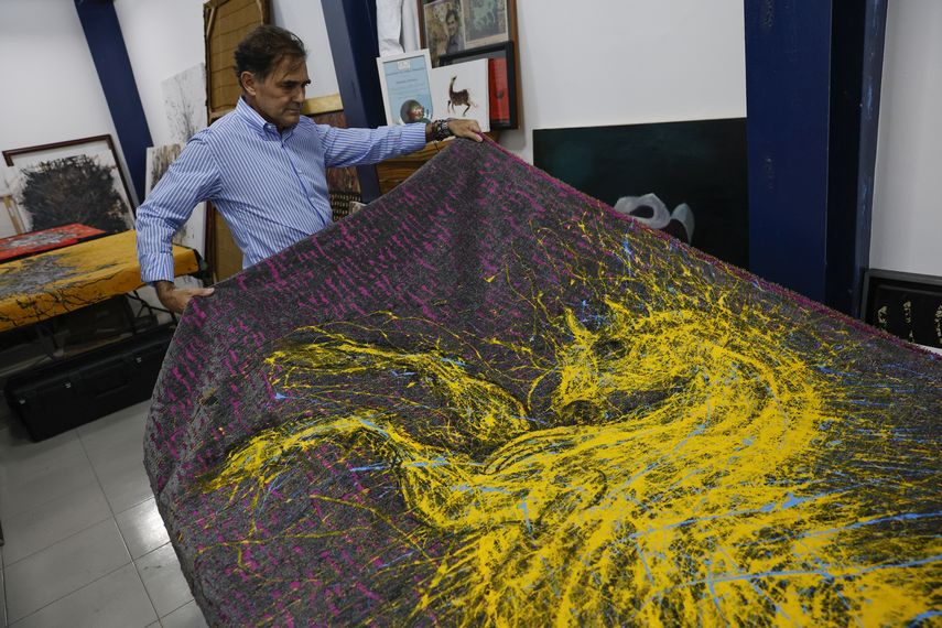 Eduardo Navarro, artista panameño que atrapa el espíritu libre de los caballos salvajes