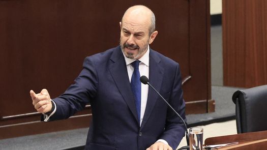 El presidente del Senado de España, Pedro Rollán, instó este jueves ante la Asamblea de Panamá (Parlamento) a hacer de Iberoamérica una voz tan firme como respetada, a la vez que hizo un llamamiento a la unidad estratégica de esa región ante el nuevo orden geopolítico. El presidente del Senado de España, Pedro Rollán, instó este jueves ante la Asamblea de Panamá (Parlamento) a hacer de Iberoamérica una voz tan firme como respetada, a la vez que hizo un llamamiento a la unidad estratégica de esa región ante el nuevo orden geopolítico.