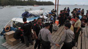 Una turista alemana muerta y 20 heridos al incendiarse un ferry en Bali