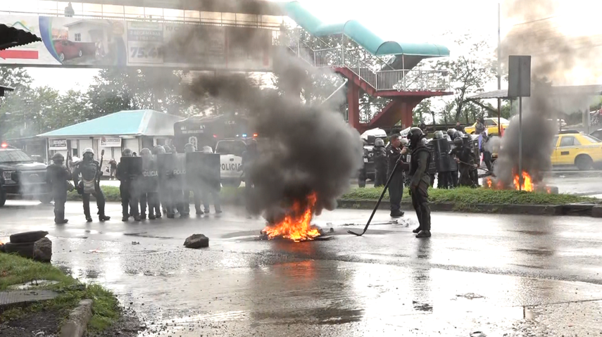 Policía nacional abre puntos bloqueados por manifestantes Policía nacional abre puntos bloqueados por manifestantes