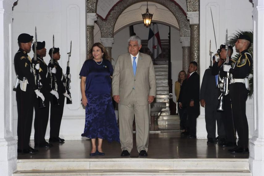 Gobierno enciende luces azules en Presidencia por la lucha contra la trata de personas