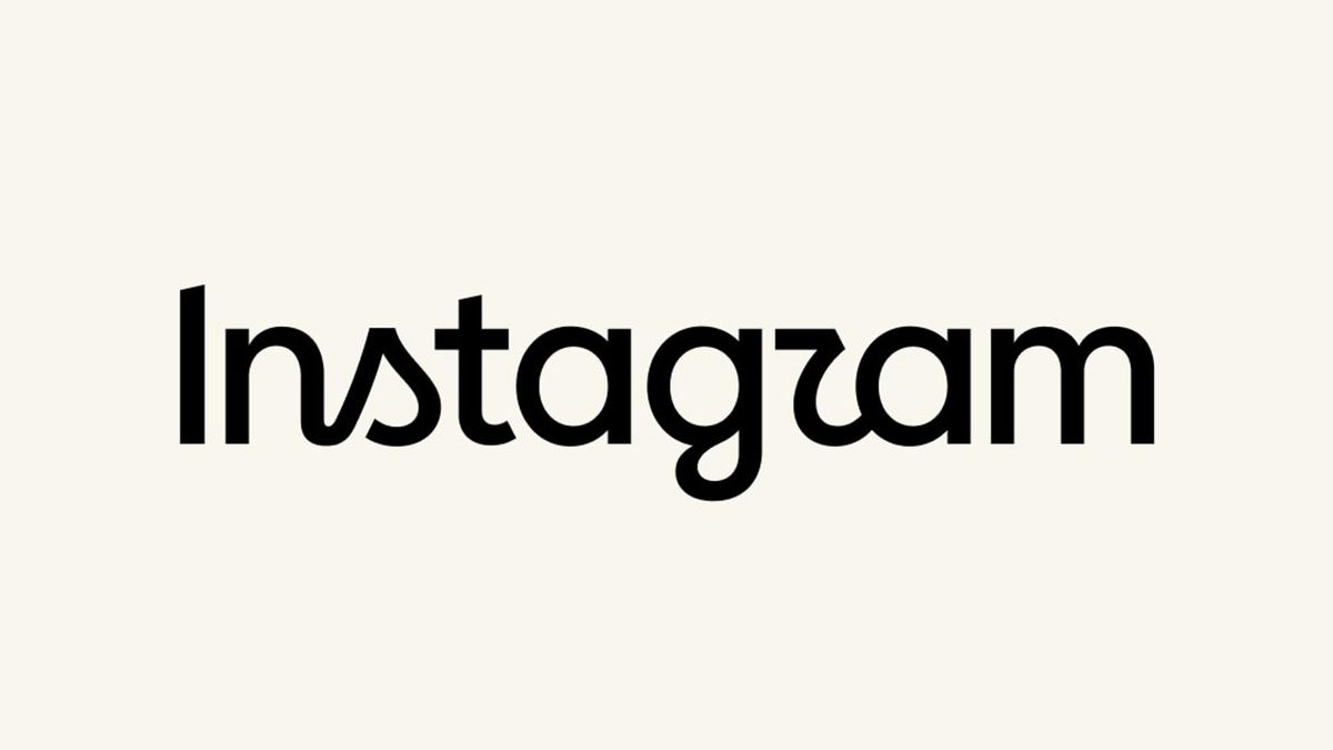 La red social Instagram cambió este jueves el logo de su nombre después de una década, con una fuente más simplificada y en cursiva para refrescar su identidad, según divulgó su director, Adam Mosseri. La red social Instagram cambió este jueves el logo de su nombre después de una década, con una fuente más simplificada y en cursiva para refrescar su identidad, según divulgó su director, Adam Mosseri.