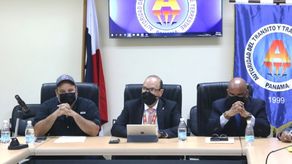 Transportistas piden congelar precios del Combustible