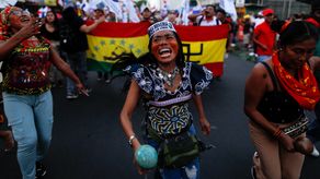 Cuestionan silencio gubernamental ante crisis por contrato minero