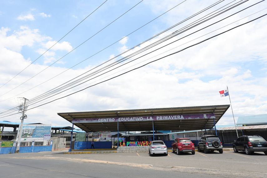 El proyecto consiste en la edificación de dos plantas, un edificio de tres niveles, cancha multiuso, reubicación de la cancha sintética, estacionamientos, área de juegos y mejoras a la infraestructura existente, señala Meduca.