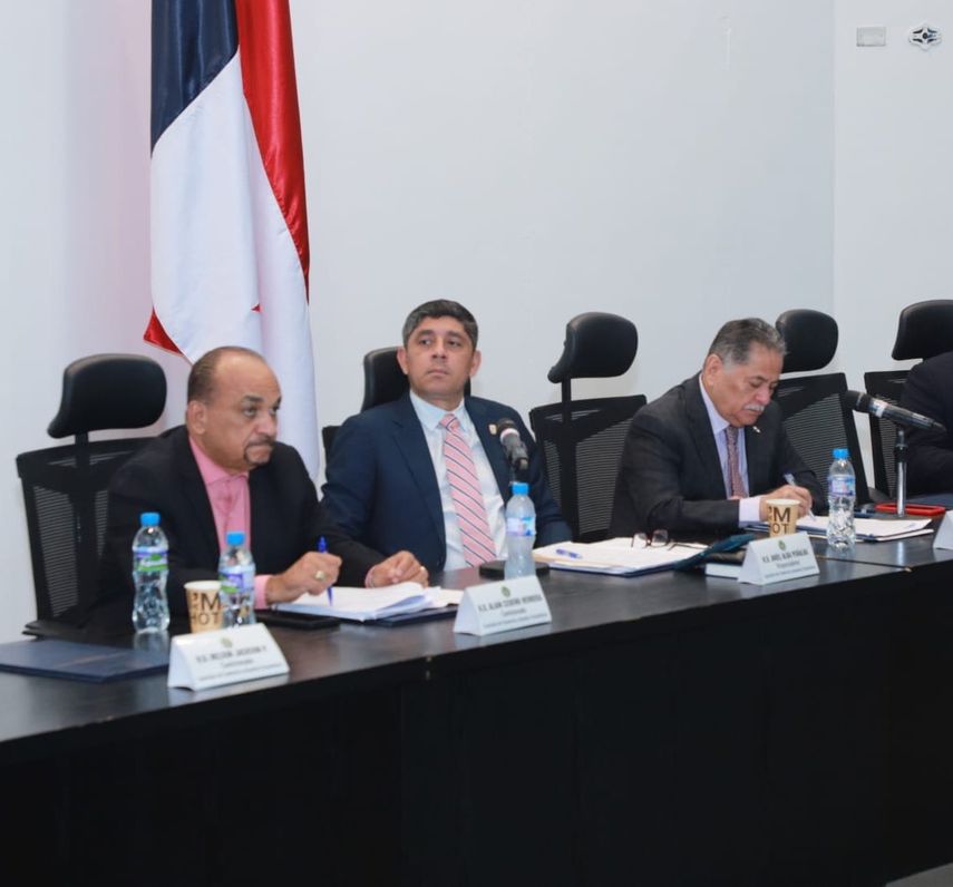 Debate de contrato minero en Colón y Coclé no se transmitirá