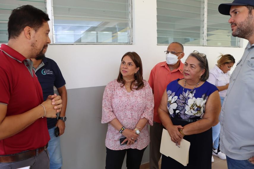 Meduca realiza recorrido en planteles en construcción en la provincia de Colón.