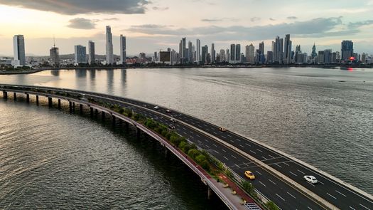 Panamá reduce su déficit fiscal, pero Moodys alerta sobre desafíos futuros Panamá reduce su déficit fiscal, pero Moodys alerta sobre desafíos futuros