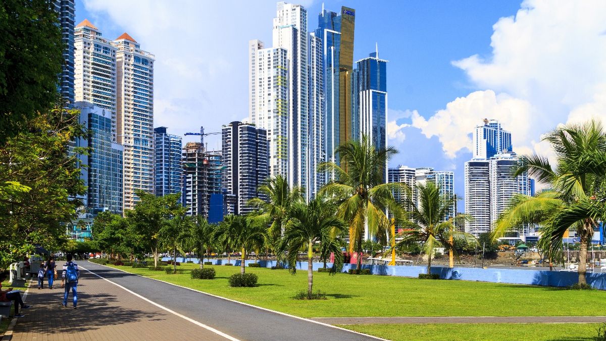 Panamá Impulsa su Economía: Transporte, Finanzas y Energía como Motores Clave