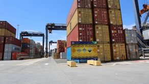 APM Terminals Panama, subsidiaria del grupo AP Moller-Maersk (Países Bajos), asumirá transitoriamente la operación de dos puertos en torno al Canal, después de que el Supremo declarara inconstitucional el contrato de concesión entre el Estado panameño y la empresa Panama Ports Company (PPC).