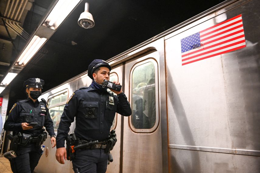 Policía de Nueva York busca al autor del tiroteo del metro