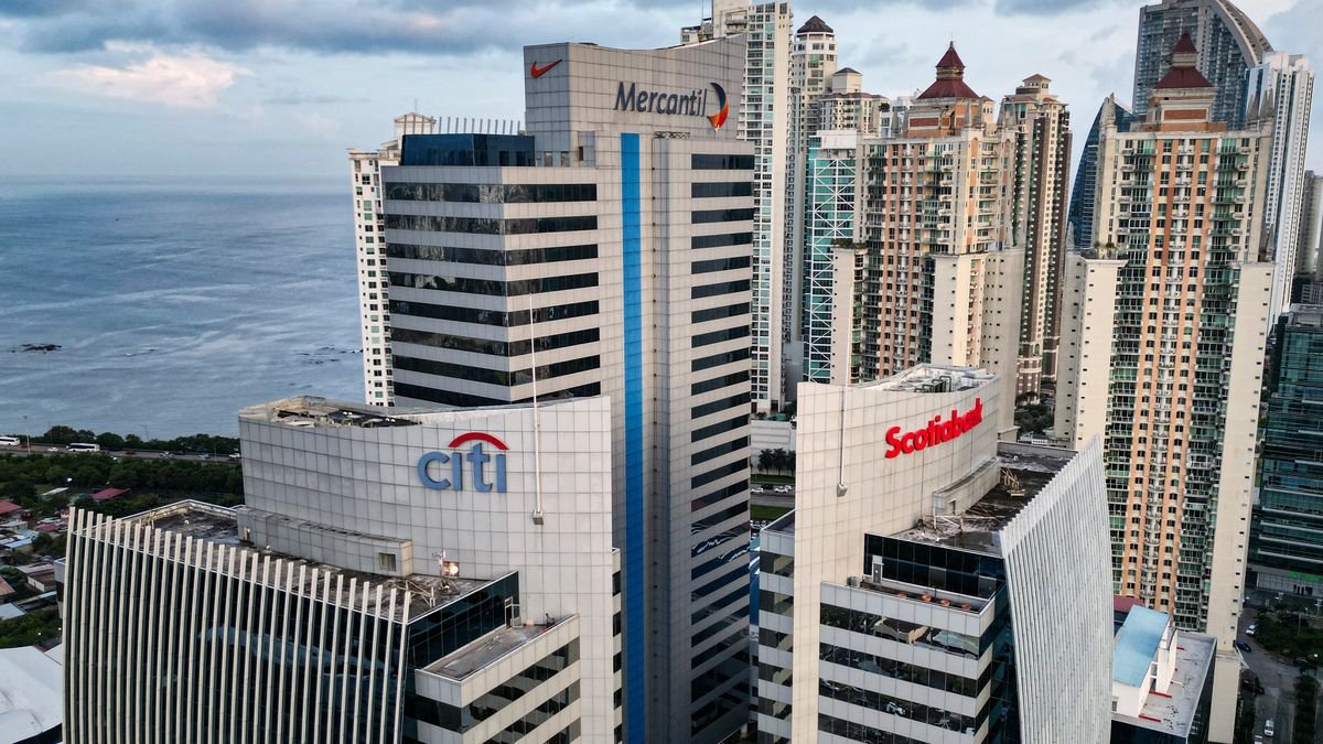 Moodys ha decidido mantener el grado de inversión a Panamá, informó este jueves el presidente panameño, José Raúl Mulino, que tildó como alentadora esta medida porque aúpa la llegada de más inversión extranjera. Moodys ha decidido mantener el grado de inversión a Panamá, informó este jueves el presidente panameño, José Raúl Mulino, que tildó como alentadora esta medida porque aúpa la llegada de más inversión extranjera.