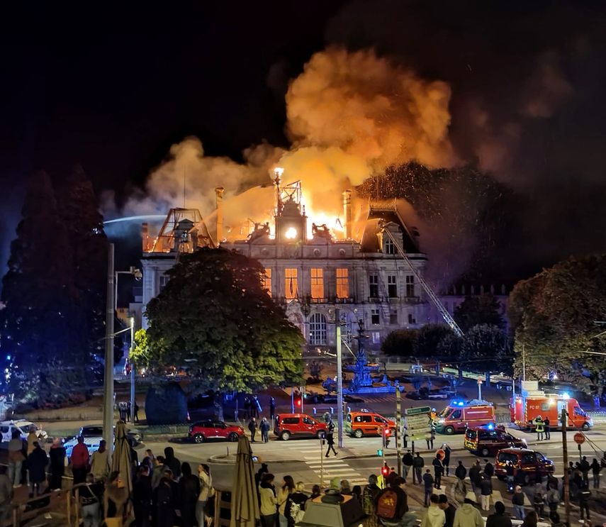 Francia evalúa este domingo los daños causados la víspera por los violentos disturbios y saqueos a gran escala desencadenados en el marco de las protestas contra el encarecimiento de la vida