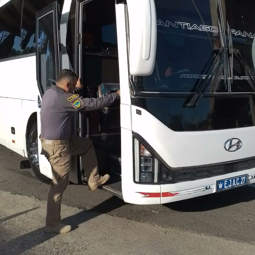 La Defensoría del Pueblo a través de un comunicado exigió a las autoridades realizar todo lo que esté a su alcance para evitar que sucesos como el lamentable accidente del bus en Los Planes de Gualaca y el reciente incendiado, ambos con personas migrantes como pasajeros, vuelva a repetirse. 