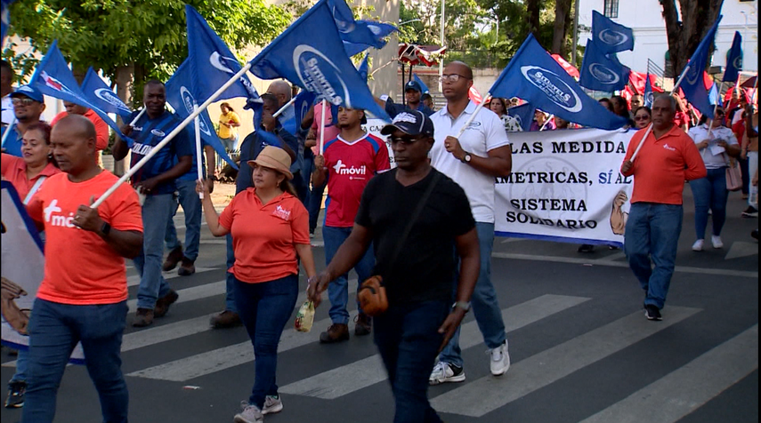 La ministra de Educación, Lucy Molinar hace llamado a docentes en huelga. La ministra de Educación, Lucy Molinar hace llamado a docentes en huelga.