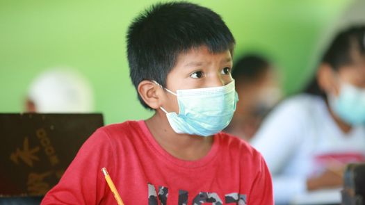 Meduca instruye a mantener uso de mascarillas en aulas de clases