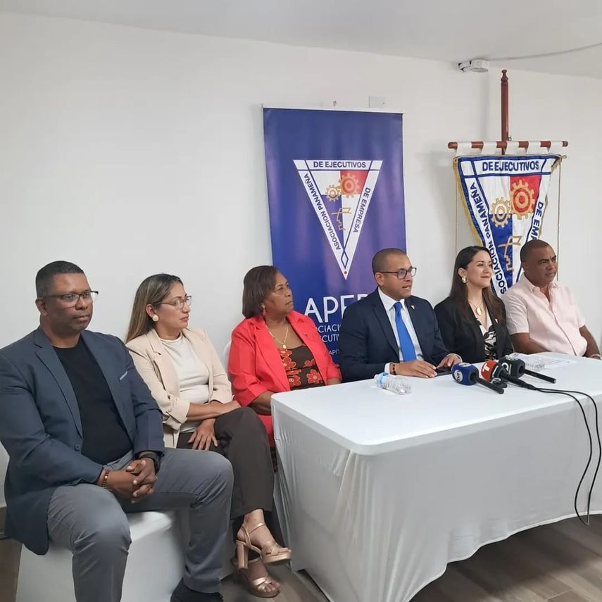 Miembros de la Apede en Colón.