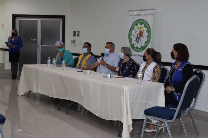 Miembros del sector privado a través de CAMCHI