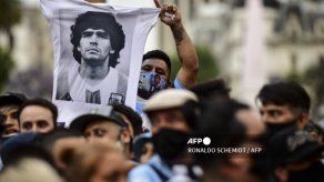 Inicia multitudinario adiós de los argentinos a su ídolo Diego Maradona