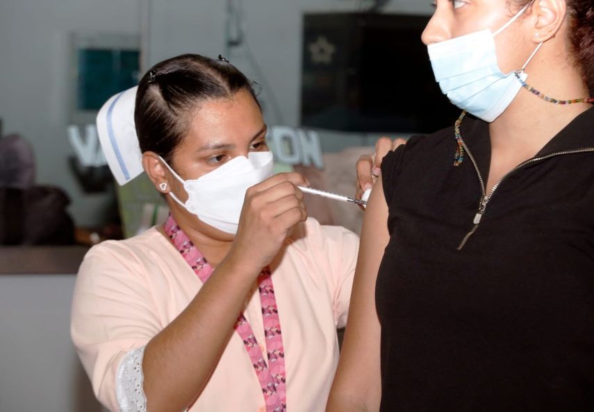 Minsa aplica 16, 963 dosis de la vacuna bivalente Pfizer