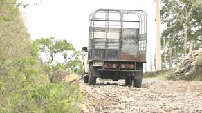 El alcalde de Tierras Altas, Javier Pittí, señaló que por parte del municipio han tratado de apoyar con una retroexcavadora para la reparación de los caminos, pero son recursos limitados.