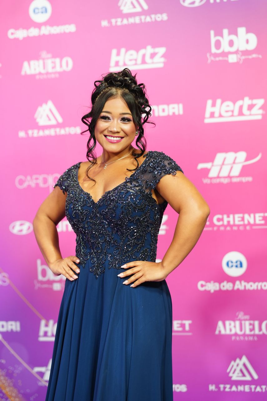 Empoderamiento, talento y liderazgo fueron las estrellas de la noche en la Gala Oye Mujer 2025. Doce categorías destacaron el esfuerzo de mujeres panameñas que con su trabajo impulsan el desarrollo del país. Empoderamiento, talento y liderazgo fueron las estrellas de la noche en la Gala Oye Mujer 2025. Doce categorías destacaron el esfuerzo de mujeres panameñas que con su trabajo impulsan el desarrollo del país.