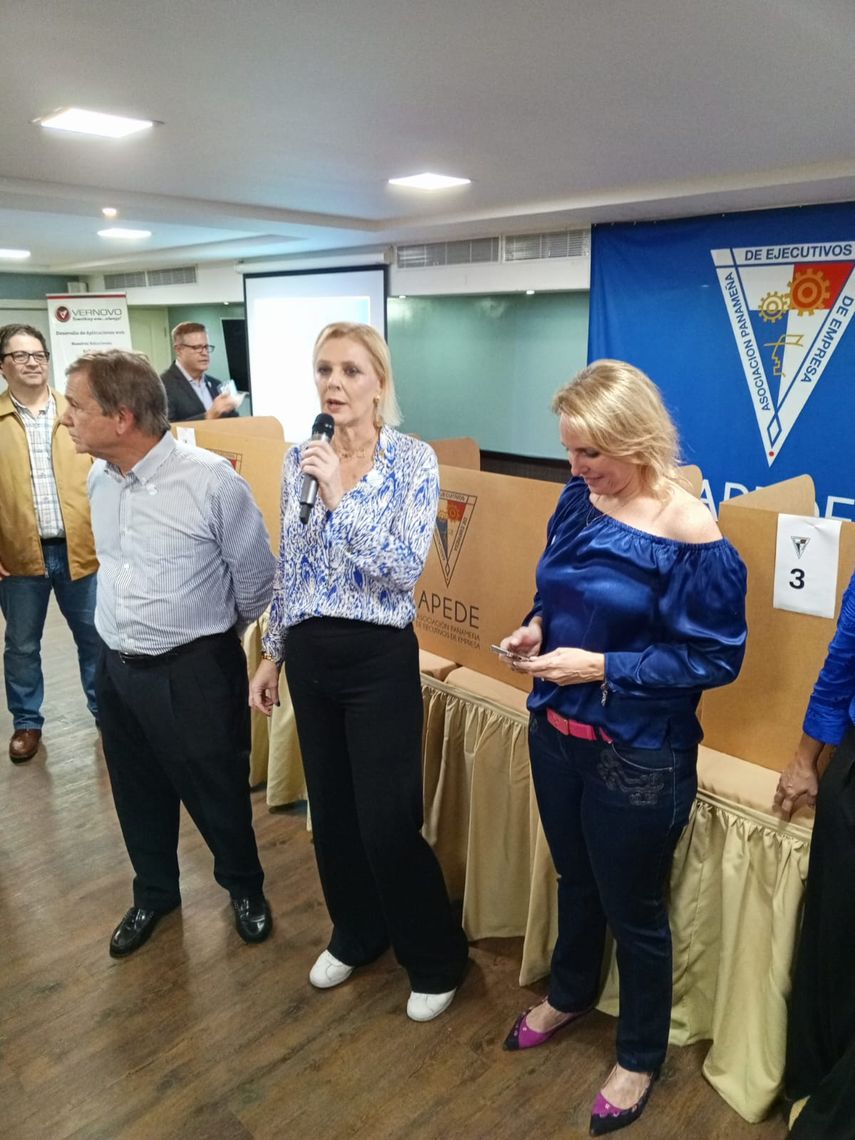La Asociaci&oacute;n Paname&ntilde;a de Ejecutivos de Empresa (APEDE) , renov&oacute; su Junta Directiva. Giulia De Sanctis, fue electa como nueva presidenta del gremio para el periodo 2024-2025.
