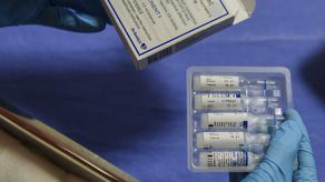 Creadores de vacuna Sputnik reivindican fuerte protección contra ómicron