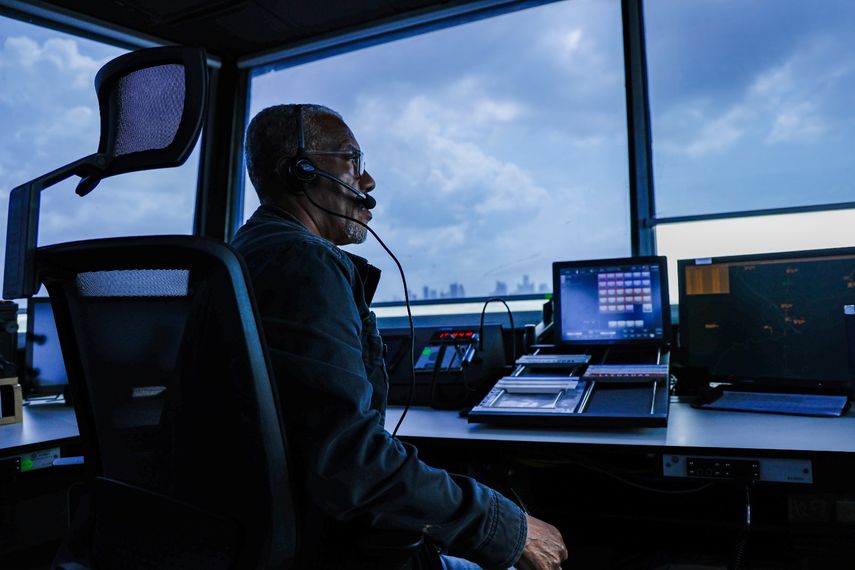 La Autoridad Aeronáutica Civil (AAC) reiteró que del 1 al 30 de junio estarán abiertas las inscripciones para su curso de Controladores de Tránsito Aéreo, una oportunidad formativa clave para reforzar el equipo encargado de garantizar la seguridad del espacio aéreo panameño. La Autoridad Aeronáutica Civil (AAC) reiteró que del 1 al 30 de junio estarán abiertas las inscripciones para su curso de Controladores de Tránsito Aéreo, una oportunidad formativa clave para reforzar el equipo encargado de garantizar la seguridad del espacio aéreo panameño.