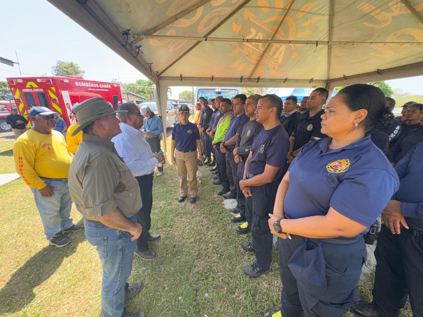 Las autoridades lograron controlar y extinguir el incendio de masa vegetal (IMAVE) que afectó unas mil quinientas hectáreas de bosques y pajonales naturales dentro del Área Protegida Reserva Hídrica Cerro Guacamaya, en Cañaveral, distrito de Penonomé, provincia de Coclé. Las autoridades lograron controlar y extinguir el incendio de masa vegetal (IMAVE) que afectó unas mil quinientas hectáreas de bosques y pajonales naturales dentro del Área Protegida Reserva Hídrica Cerro Guacamaya, en Cañaveral, distrito de Penonomé, provincia de Coclé.