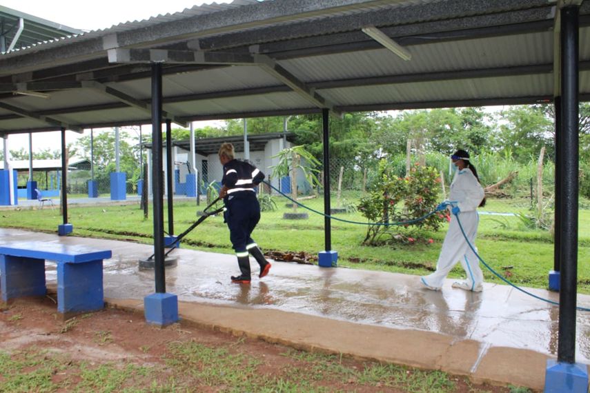 Minsa facilita desinfección del IPT de Capira tras reportes de estudiantes afectados
