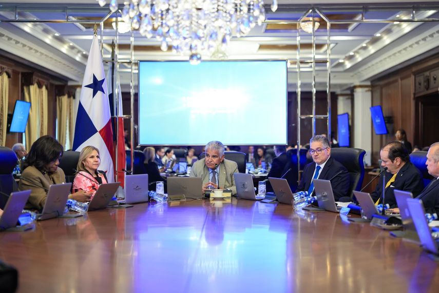 El Consejo de Gabinete aprobó la Resolución N.125-4, por la cual se incorpora un aporte de treinta y dos millones quinientos cuatro mil setenta y dos balboas con 21/100 (B/.32,504,072.21) al Fondo de Estabilización Tarifaria (FET). El Consejo de Gabinete aprobó la Resolución N.125-4, por la cual se incorpora un aporte de treinta y dos millones quinientos cuatro mil setenta y dos balboas con 21/100 (B/.32,504,072.21) al Fondo de Estabilización Tarifaria (FET).