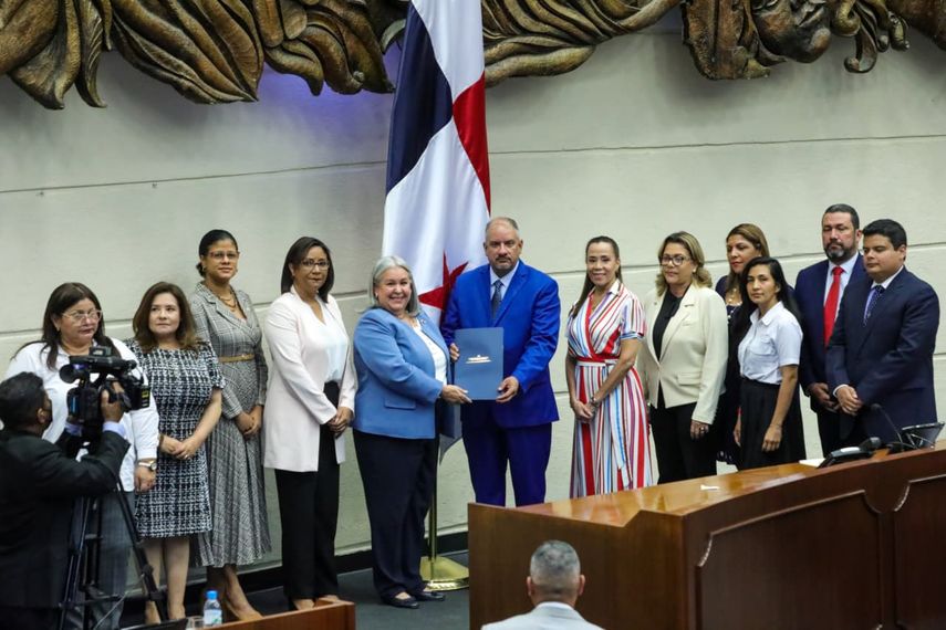 Proyecto que busca eliminar al Ministerio de la Mujer fue presentada ante la Asamblea