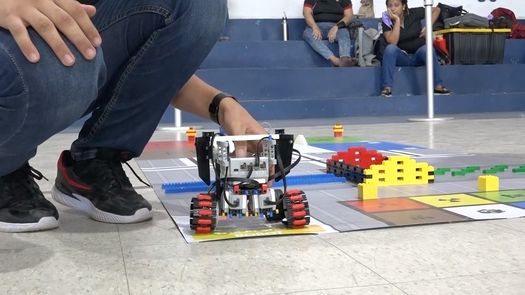 Más de 22 equipos en las categorías de futuros innovadores, misiones de robótica y deportes robóticos, participaron en la XIII Olimpiadas Regionales de Robótica en David.