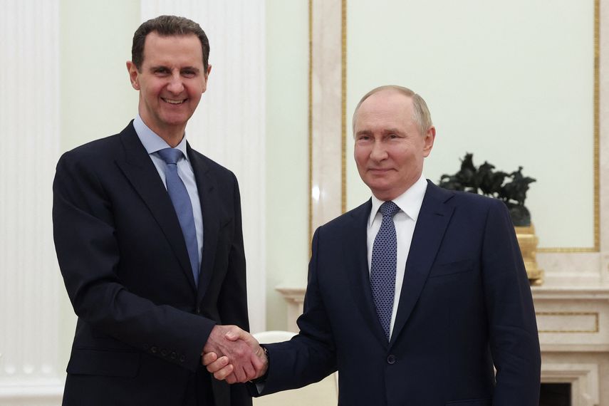 Bashar Al Asad, quien dirigió Siria con puño de hierro desde su llegada al poder hace 24 años, dimitió y abandonó el país, afirmó Rusia. Bashar Al Asad, quien dirigió Siria con puño de hierro desde su llegada al poder hace 24 años, dimitió y abandonó el país, afirmó Rusia.