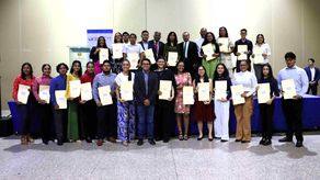 Estudiantes panameños reciben 204 becas de pregrado