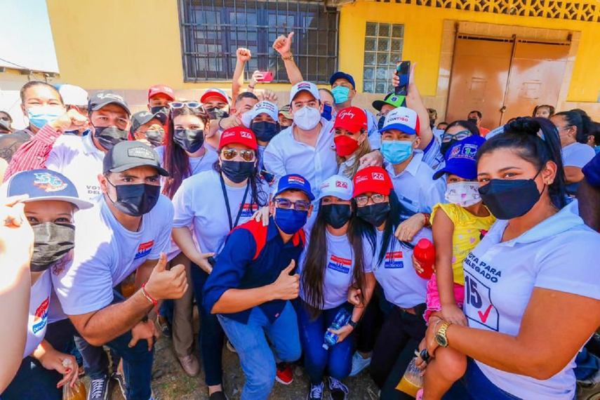 José Gabriel Carrizo recorre el país en medio de elecciones