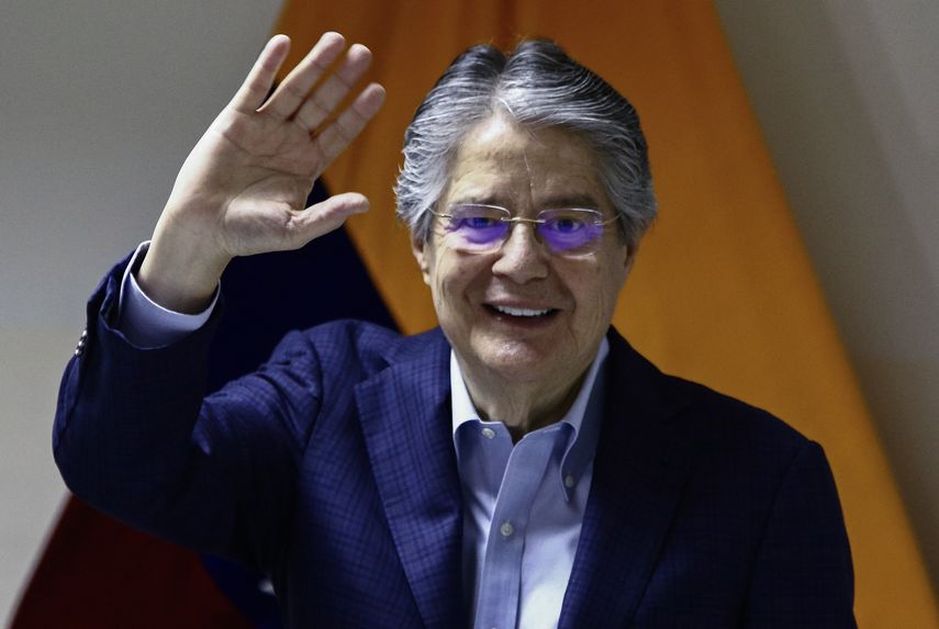 Presidente de Ecuador sometido a exitosa operación en EEUU