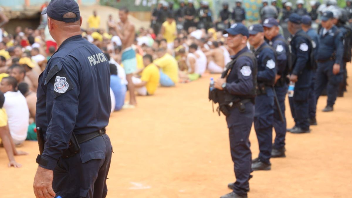 La Procuraduría General de la Nación solicitó una audiencia múltiple contra 73 privados de libertad evadidos del Centro Penitenciario La Joyita, dentro de las investigaciones que se adelantan por la presunta comisión del delito contra la Administración de Justicia, en la modalidad de evasión. La Procuraduría General de la Nación solicitó una audiencia múltiple contra 73 privados de libertad evadidos del Centro Penitenciario La Joyita, dentro de las investigaciones que se adelantan por la presunta comisión del delito contra la Administración de Justicia, en la modalidad de evasión.