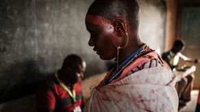 Una senadora keniana lucha contra el tabú de la menstruación
