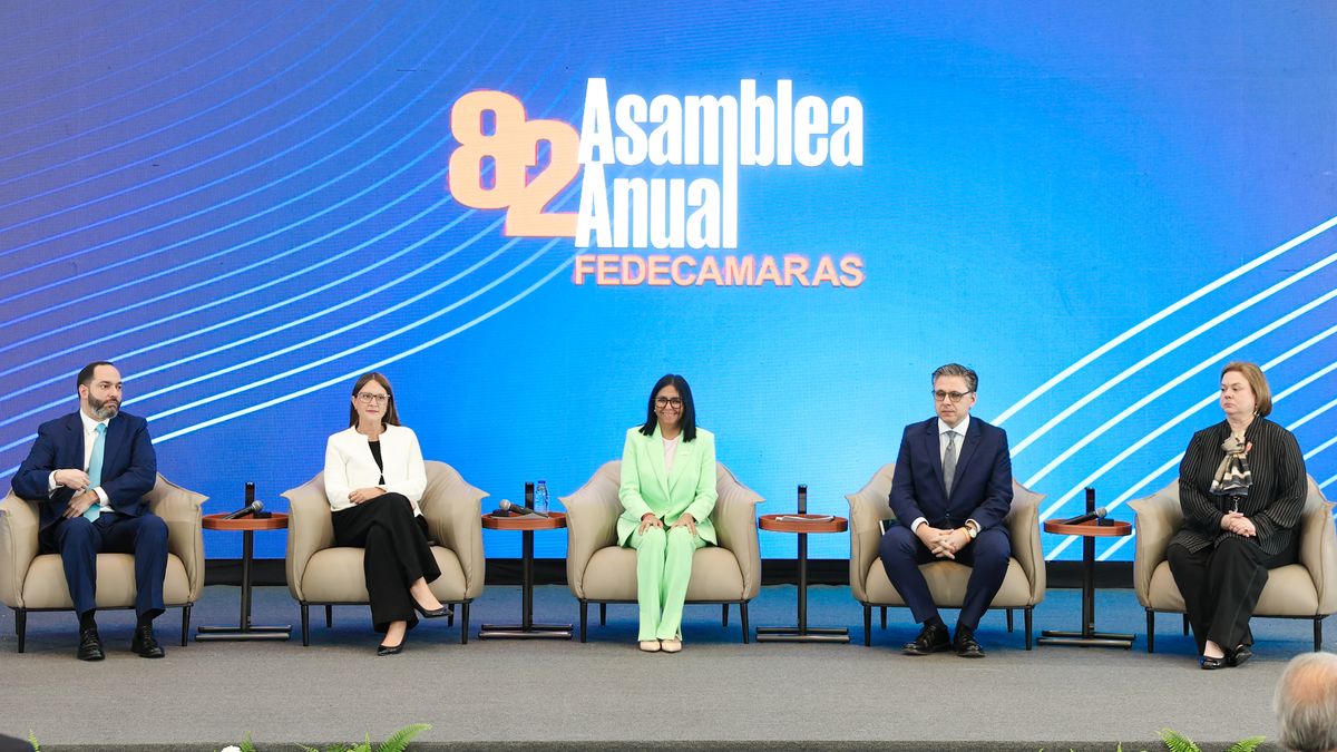 La presidenta encargada de Venezuela, Delcy Rodríguez, anunció este jueves el adelanto de las fiestas navideñas en el país para el próximo 1 de noviembre, una tradición que llevaba a cabo Nicolás Maduro, capturado en enero pasado por tropas militares de Estados Unidos.