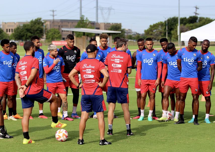 Selección de Panamá llama a dos refuerzos para Copa Oro