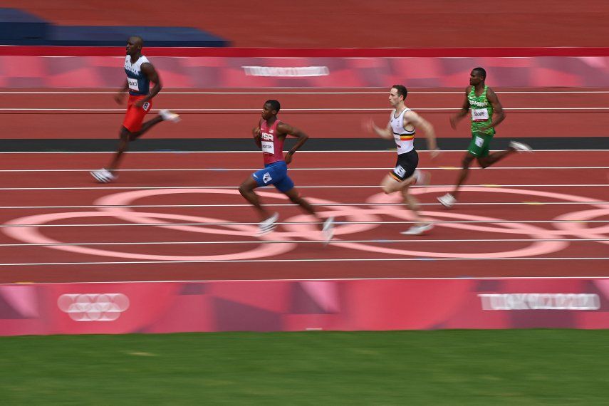 Alonso Edward hizo un gesto de dolor y tuvo que abandonar. AFP 