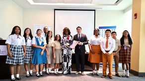 Luego de una década de estar suspendido, el Ministerio de Educación (Meduca) y la Asociación Panameña de Hoteles (APATEL) firmaron una Carta de Intención para reactivar el programa Padrinazgo Educativo–Empresarial.